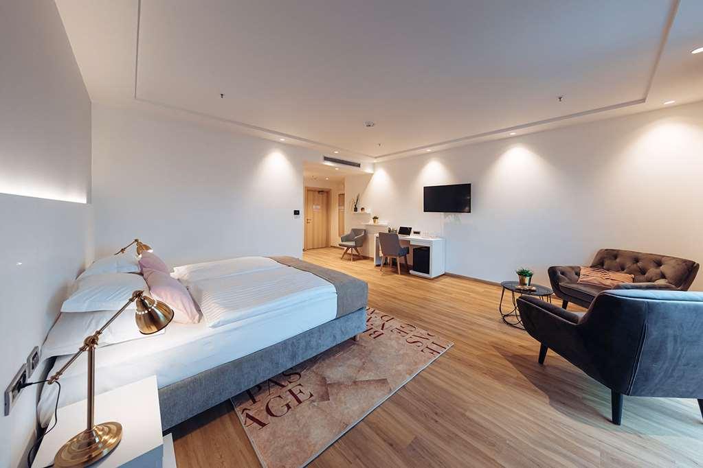 Antunovic Hotel East Sesvete Felszereltség fotó