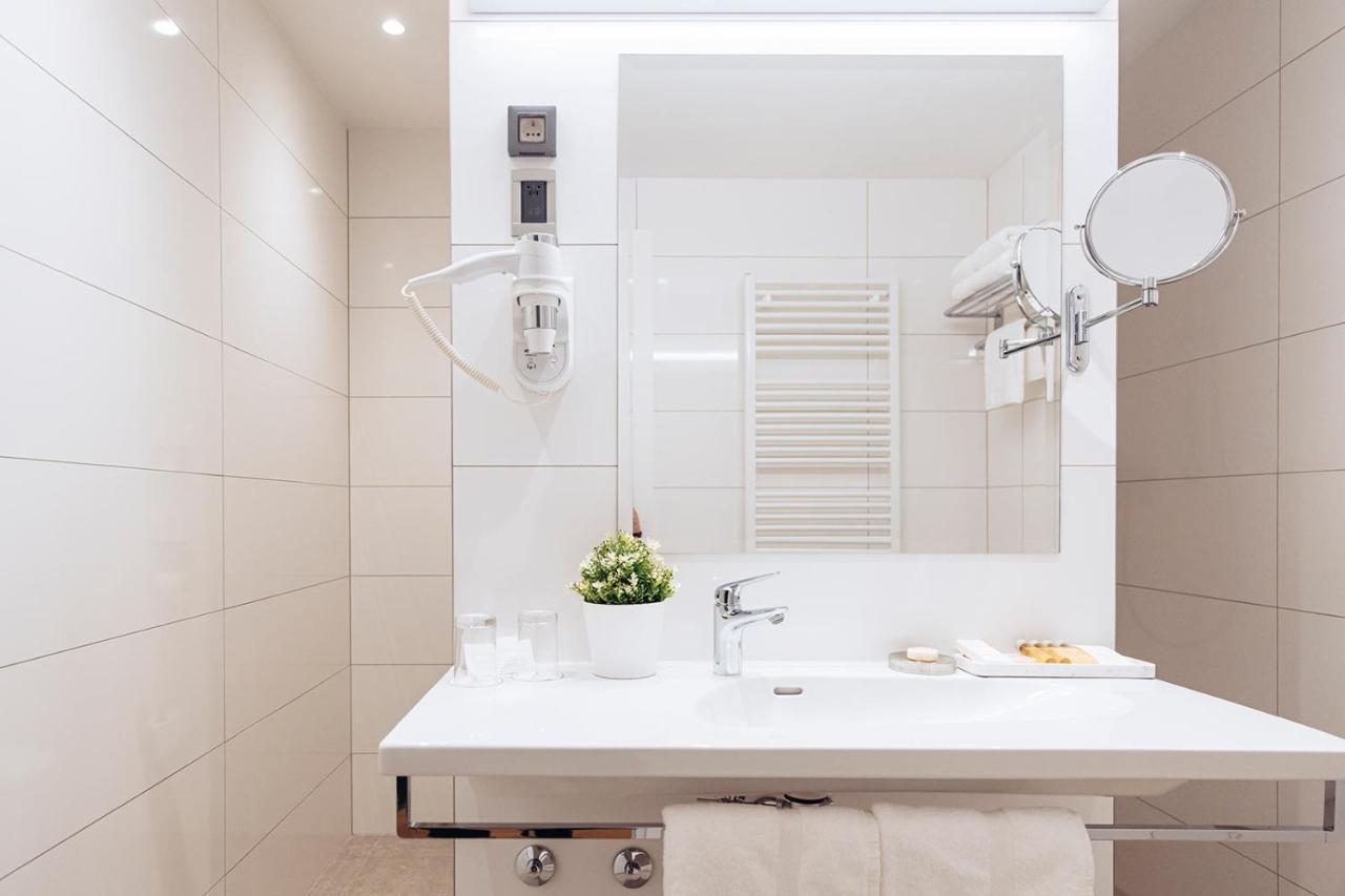 Antunovic Hotel East Sesvete Kültér fotó