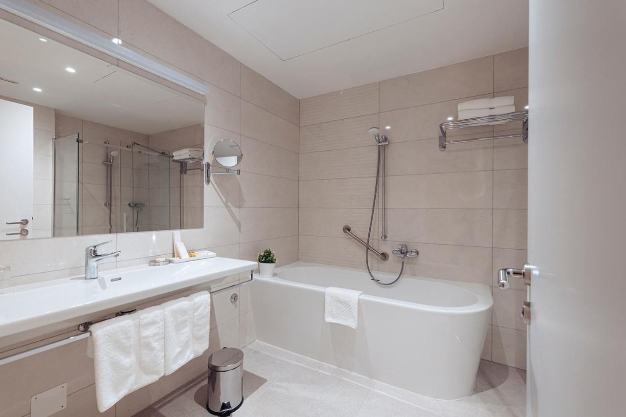 Antunovic Hotel East Sesvete Kültér fotó