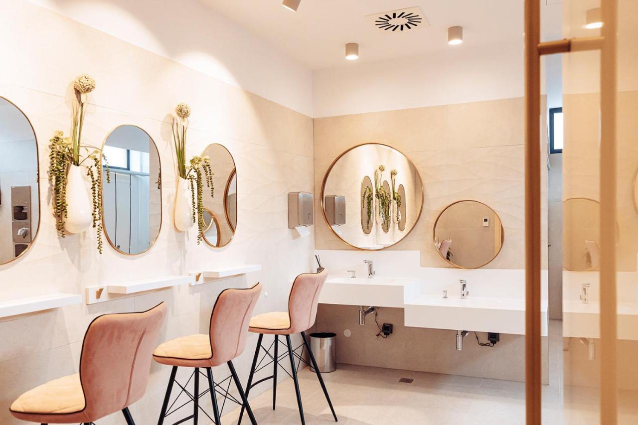 Antunovic Hotel East Sesvete Kültér fotó