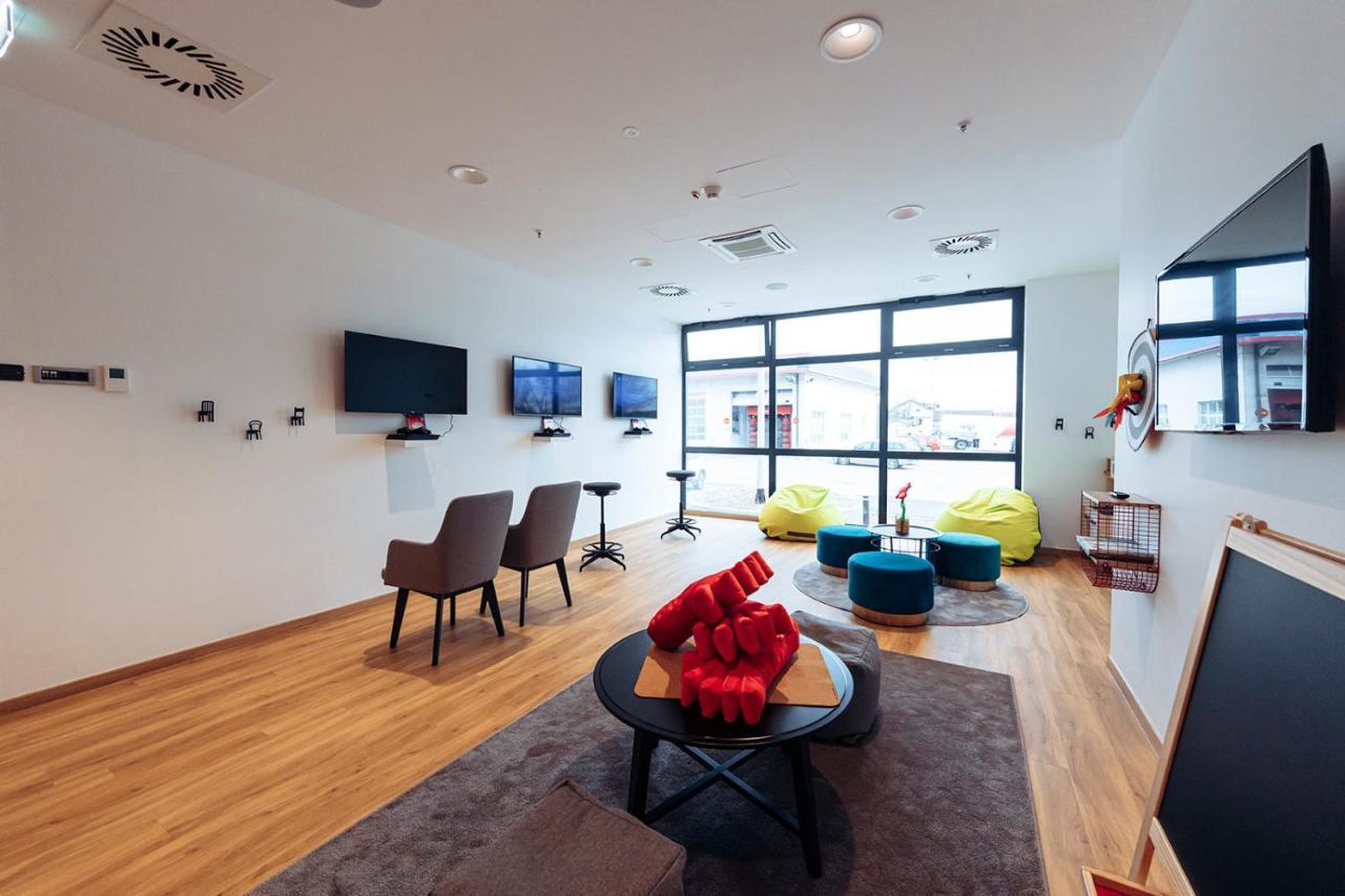 Antunovic Hotel East Sesvete Kültér fotó